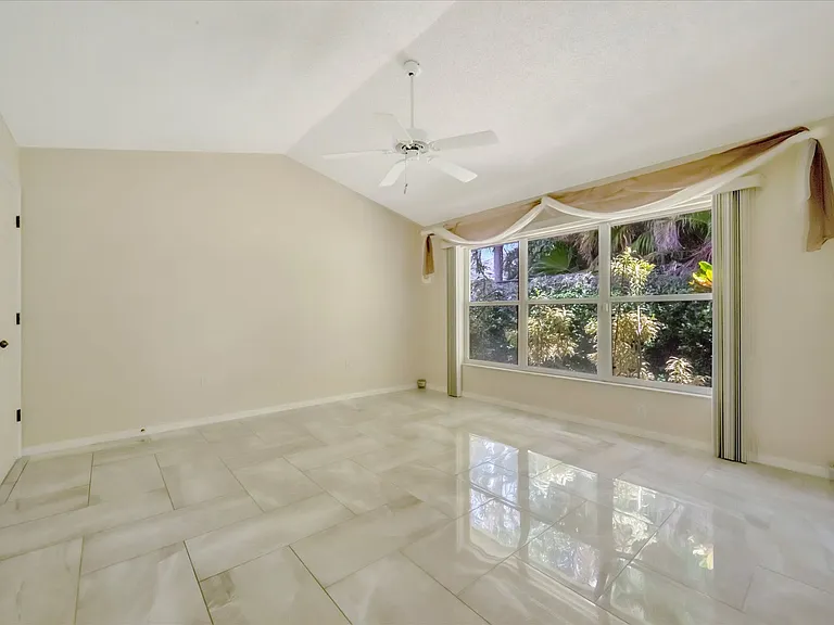 1016 Harbor Town Dr — Photo 30