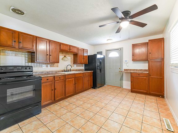 4th image of 3747 E Deshler Ave