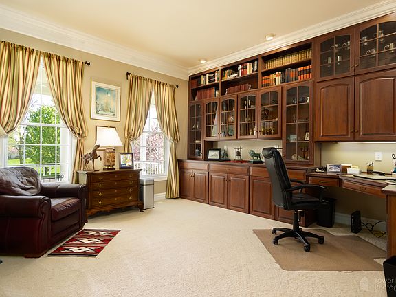 5th image of 55 Royal Wood Dr