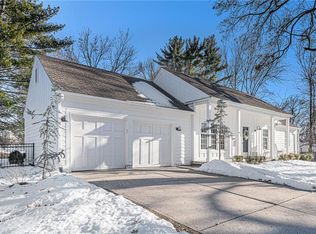 8027 Wenonga Rd, Leawood, KS 66206