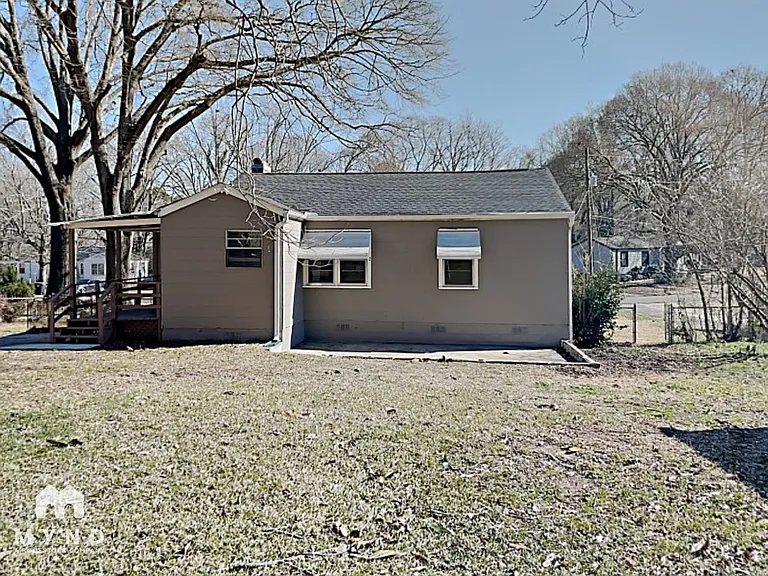 924 Parkway Dr — Photo 17