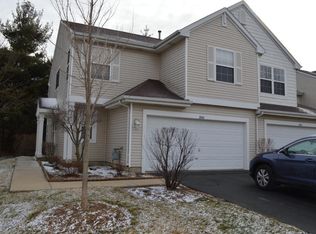 2048 Orchard Ln, Carpentersville, IL 60110