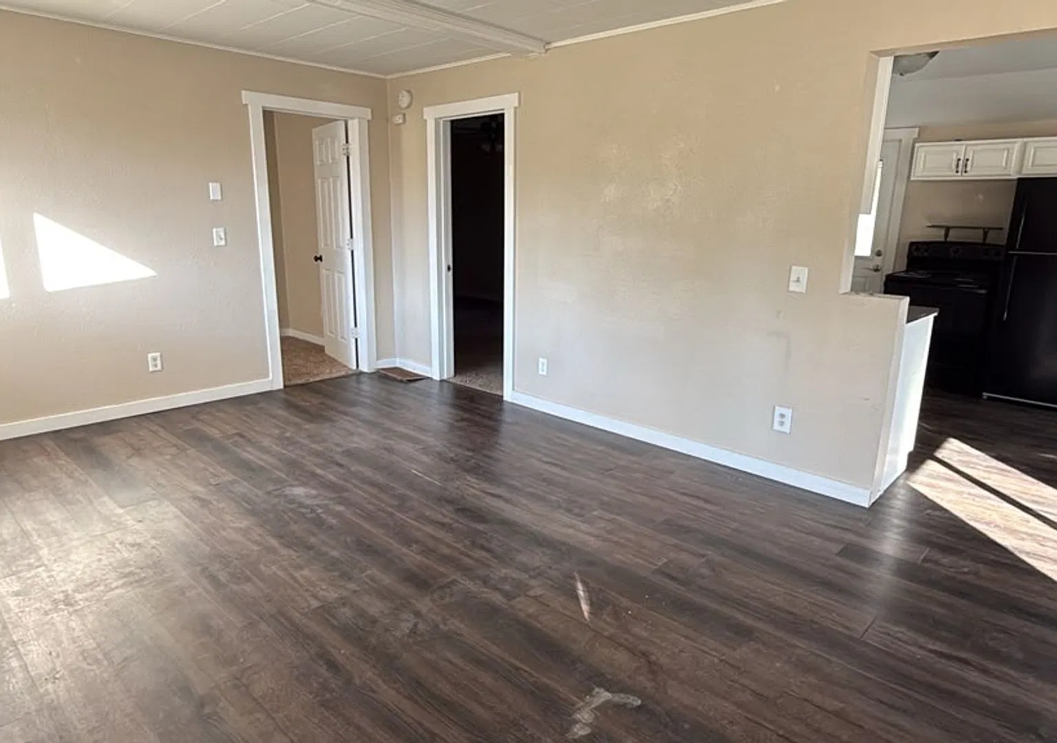 Pet-Friendly 2-Bedroom House for Rent in Watford City — Photo 3