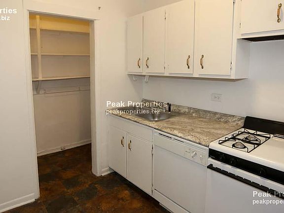 3rd image of 3172 N Hudson Ave #9