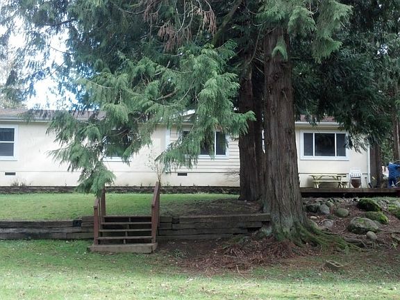 2nd image of 18037 Deschutes Dr SE