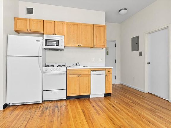 3rd image of 340 E 86th St APT 12