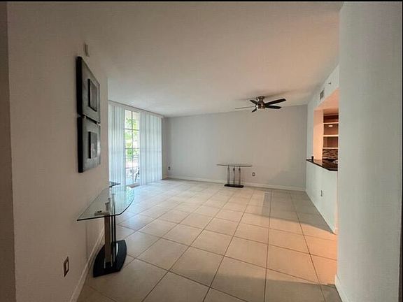 3rd image of 410 Evernia St APT 417