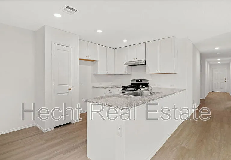 2910 Green Finch — Photo 11