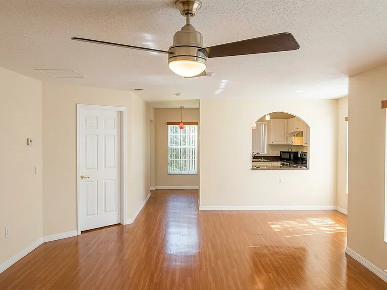 815 N Rembrandt Way #422 — Photo 7