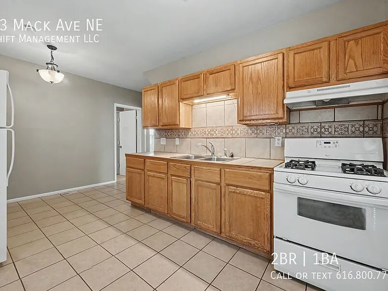 23 Mack Ave NE — Photo 10