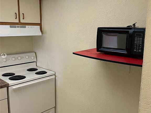 5th image of 4550 NW 9th St APT 416E