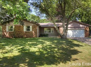 5665 Juanita Dr SE, Kentwood, MI 49508