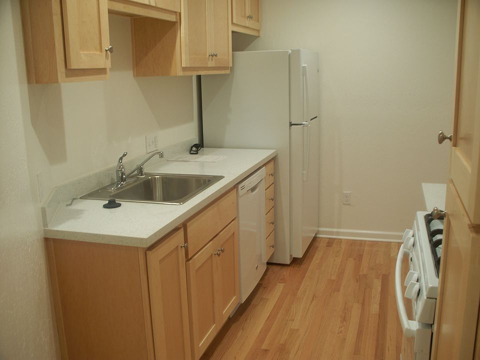 1st image of 830 Hyde St APT 3
