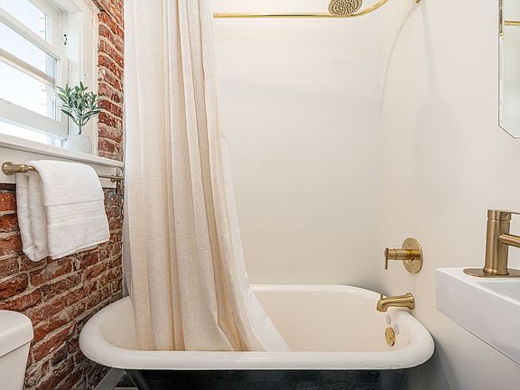 5th image of 202 E Wilson Ave #203