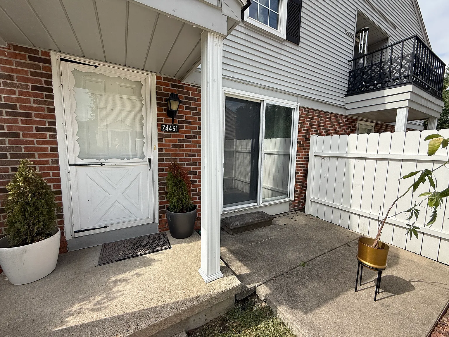 2 bed, 1.5 bath, 1395 sqft, $1,400 — Photo 2