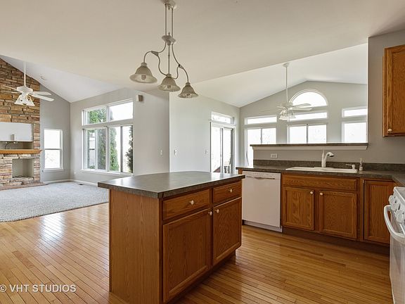 3rd image of 2030 Burr Oak Ct