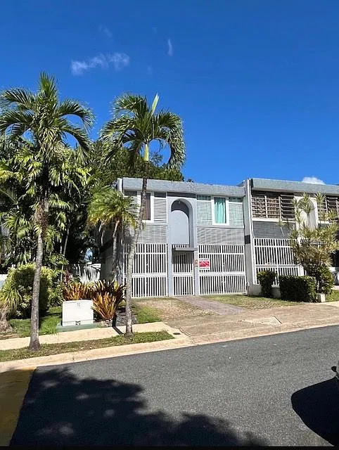 3 bed, 2.5 bath, 1800 sqft, $2,600 — Photo 2
