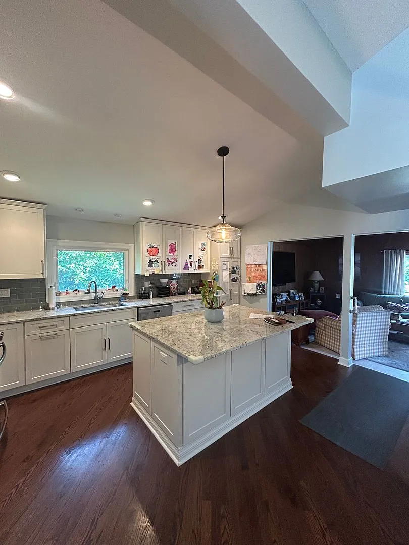 Glenview 3 Bed / 2.5 Bath - Single Family Home - Available November 15th! — Photo 3