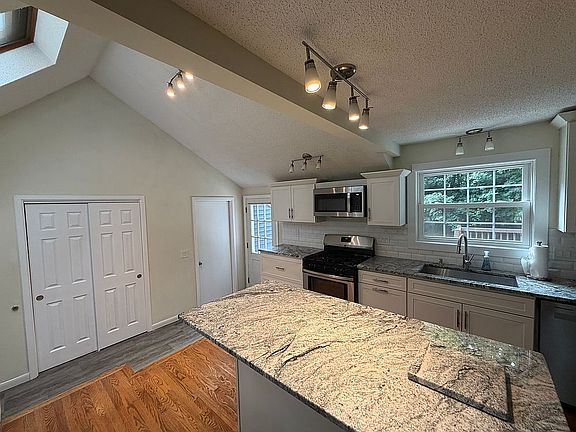 5th image of 74 Birch Rd