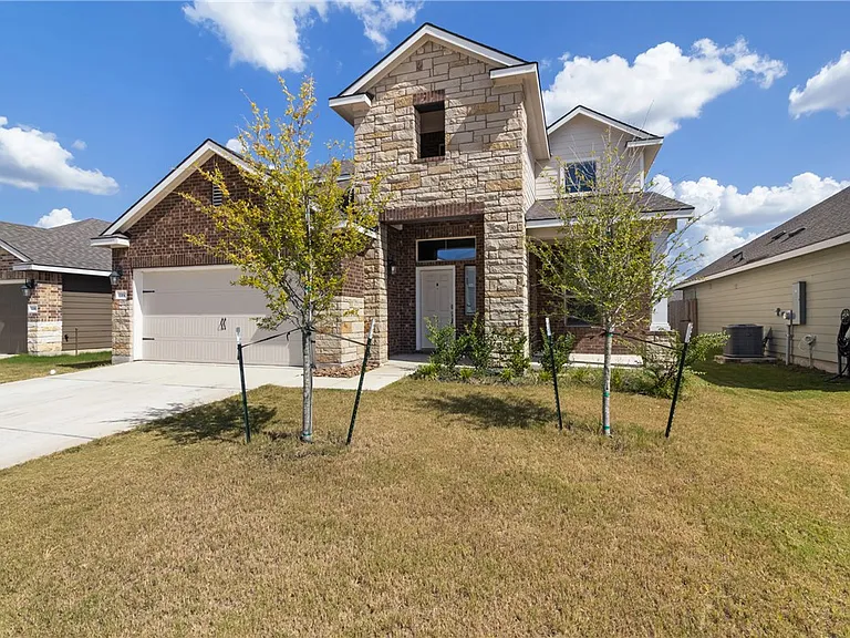 1160 Verona Dr — Photo 2