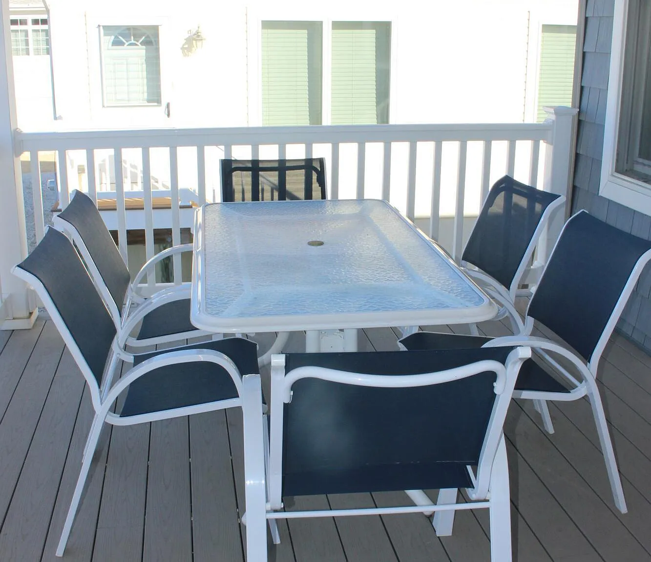 4 bed, 1300 sqft, $4,400 — Photo 3