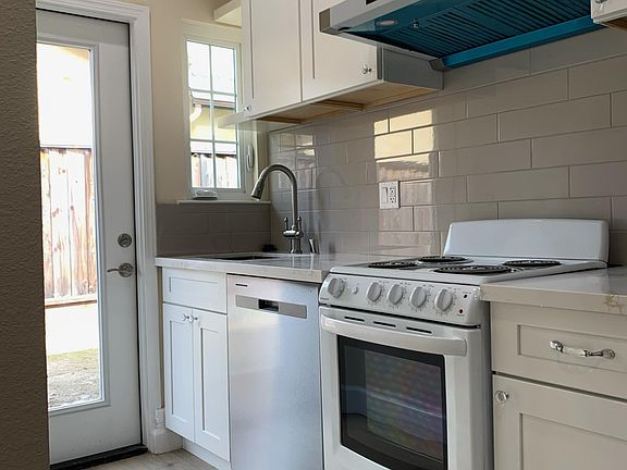 2nd image of 41442 Malcolmson St