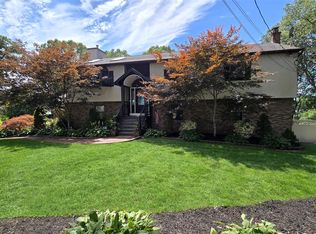 10 Canoe Pl, Ronkonkoma, NY 11779