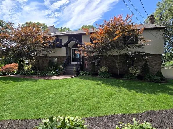 10 Canoe Place, Ronkonkoma, NY 11779