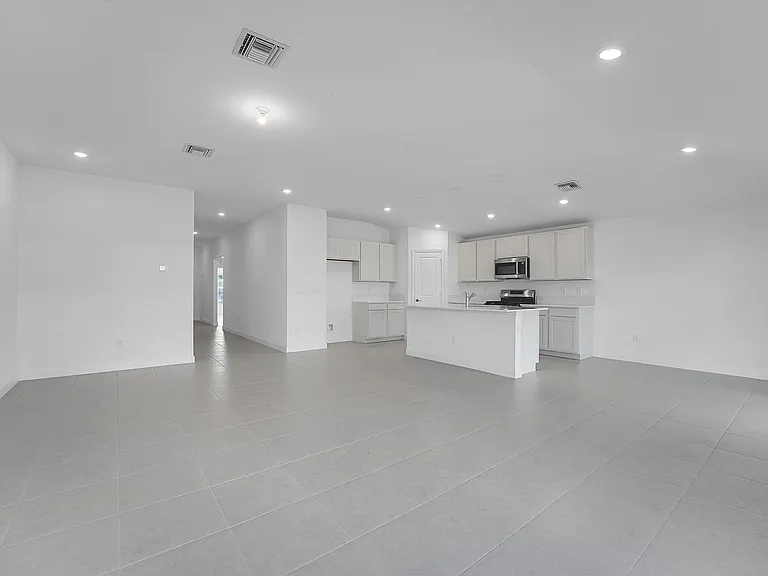 6394 NW Windwood Way — Photo 5