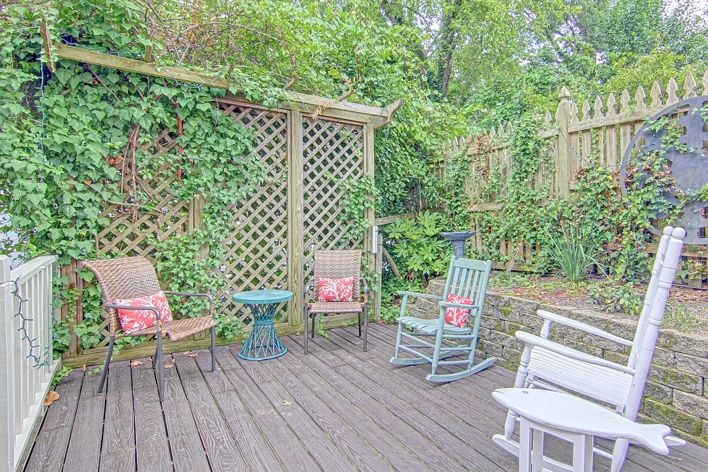 110 Ann St — Photo 3