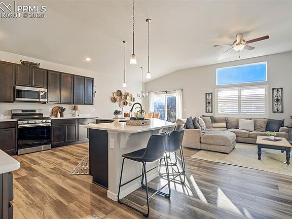 3rd image of 6994 Peachleaf Dr