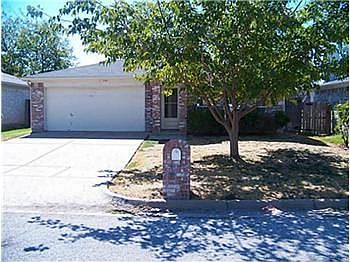 1st image of 924 Ashmount Ln