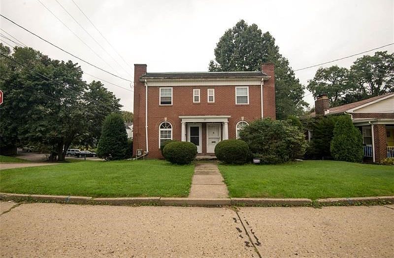 Welcome to 1101/1103 Oregon Avenue a side by side brick duplex in walking distance to Allegheny Valley Hospital.