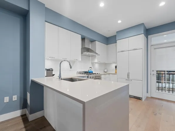8121 Shaughnessy St, Vancouver, BC V6P 3Y2