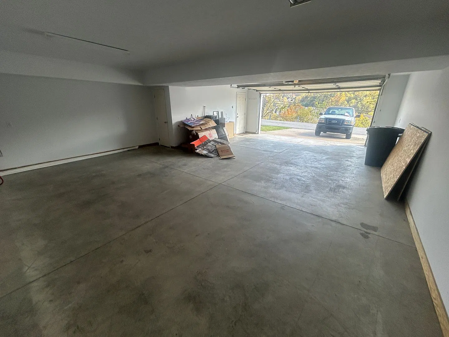 3 Bedroom, 3.5 Bathroom Townhome - Close to Med Center - Available 11/02/2026 — Photo 4