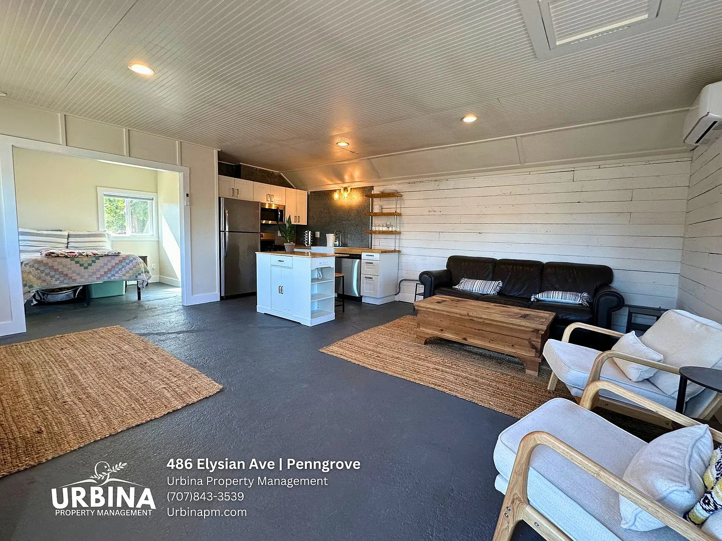 Charming Country Cottage with Private Yard and Utilities Included — Photo 3