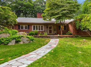 182 Locksley Rd, Lynnfield, MA 01940