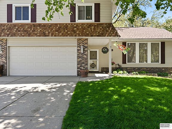 3rd image of 3019 S 147th Cir