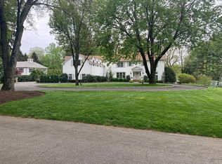 8 Stonewall Ln, Darien, CT 06820