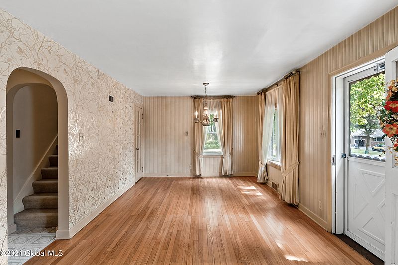 4th image of 785 Westmoreland Drive