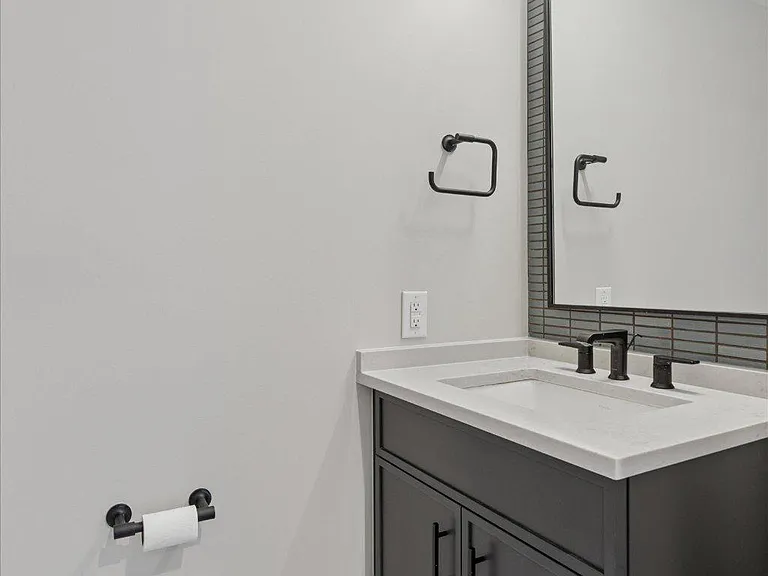 50 N Main St #302 — Photo 10