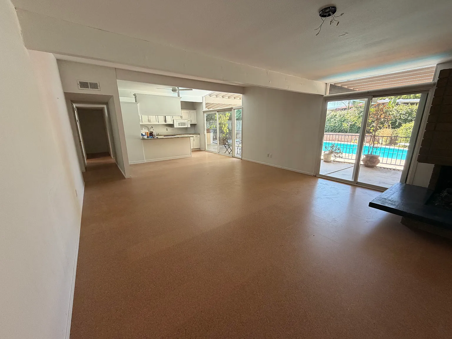 3 bed, 1448 sqft, $3,100 — Photo 3