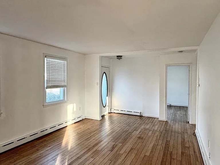 4 Rose St — Photo 3