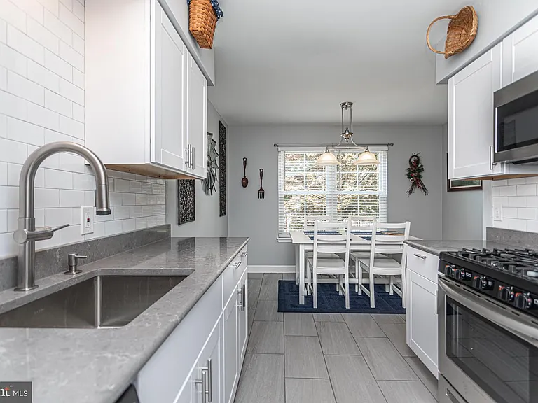 1299 Eric Ln — Photo 4