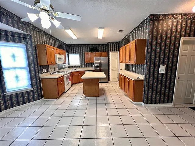 2153 Sutherland Pl — Photo 4