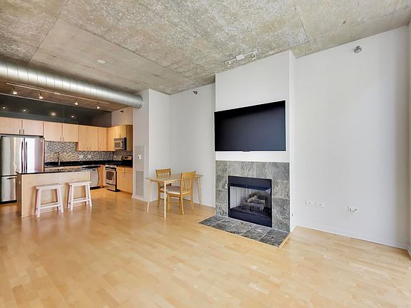 4th image of 700 N Larrabee St APT 1302