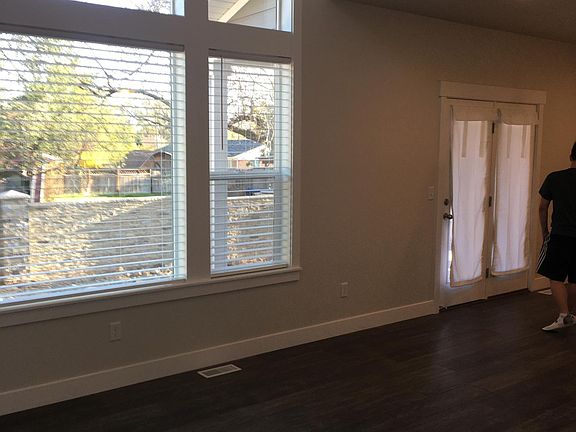 3rd image of 1327 E Lavon View Ct