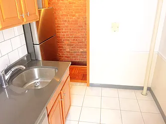 Rented by Rapid Realty Cobble Hill