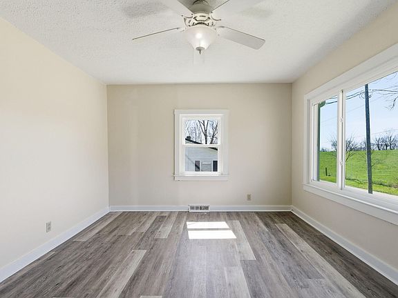 5th image of 1495 Commonwealth Ln