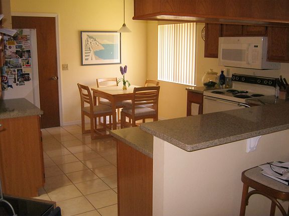 4th image of 325 River Chase Dr